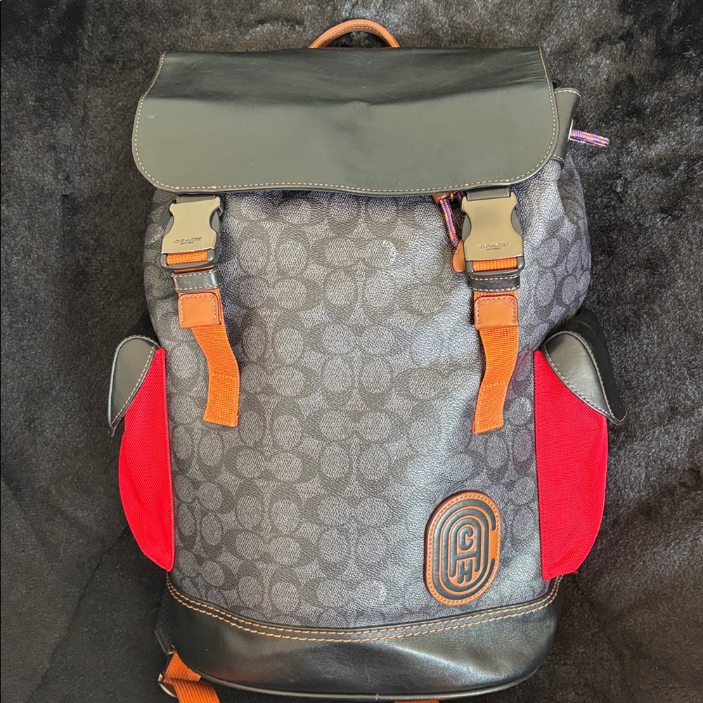 Coach Rivington Backpack In Signature Canvas With Coach Patch - Picture 15 of 16